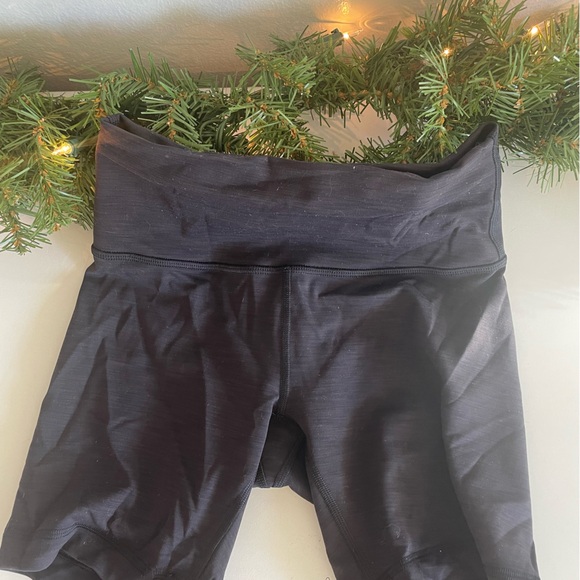 Lululemon WUNDER TRAIN HIGH-RISE SHORT 6" in heathered grey - Picture 4 of 5